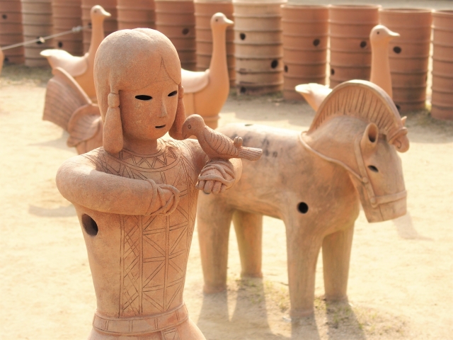 What kind of haniwa are there